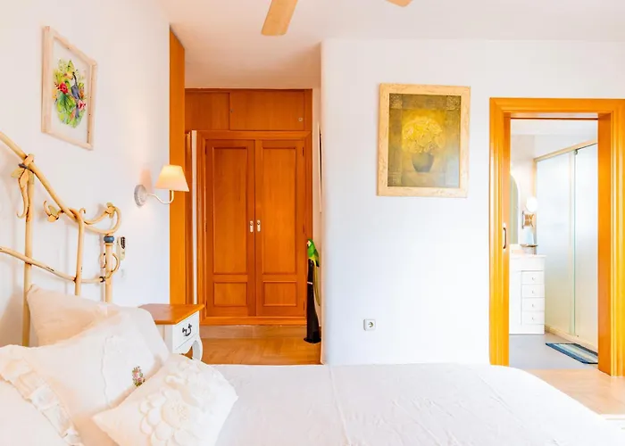 Atico Luminoso Con Vistas En *